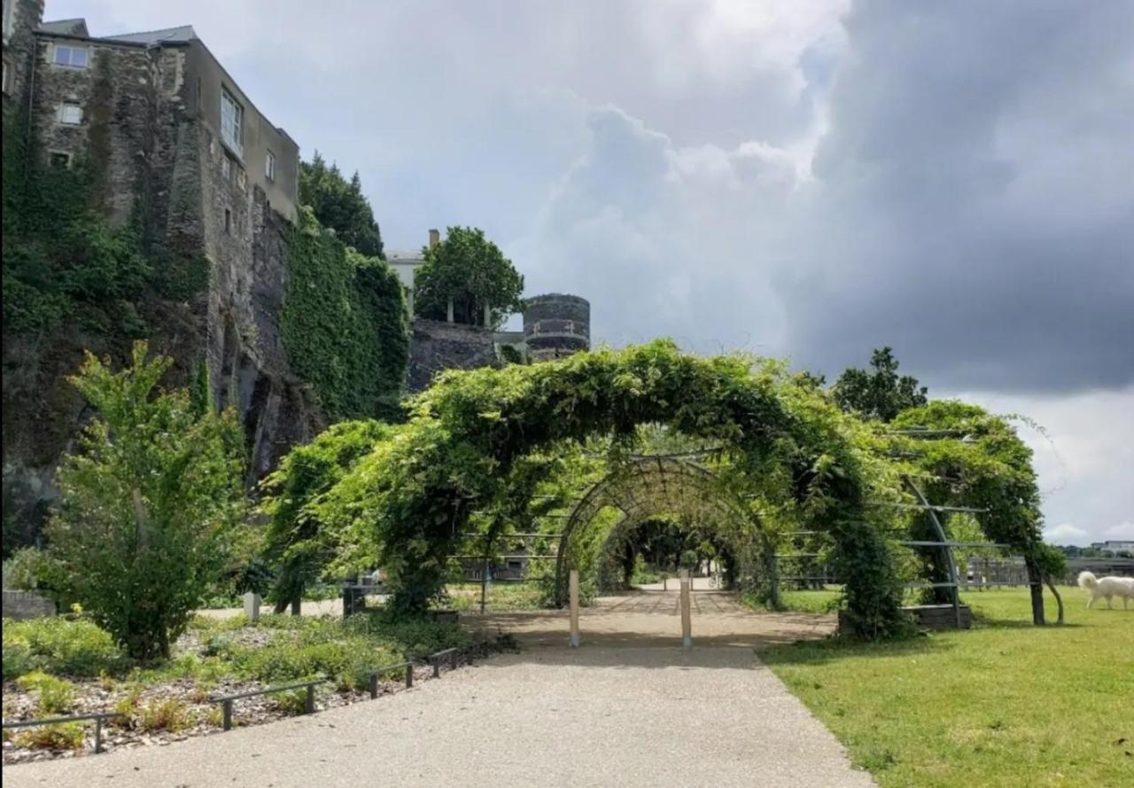Le Chateau Анже Экстерьер фото